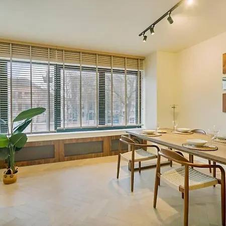 Luxurious 2-bdr @ Trendy South Area 2