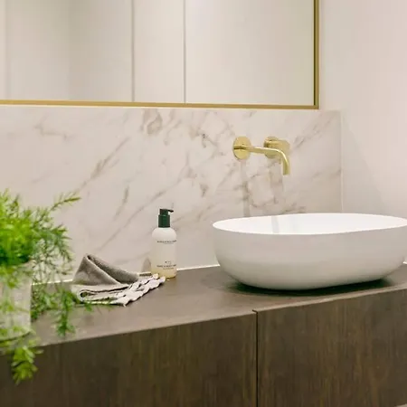 Luxurious 2-bdr @ Trendy South Area 2