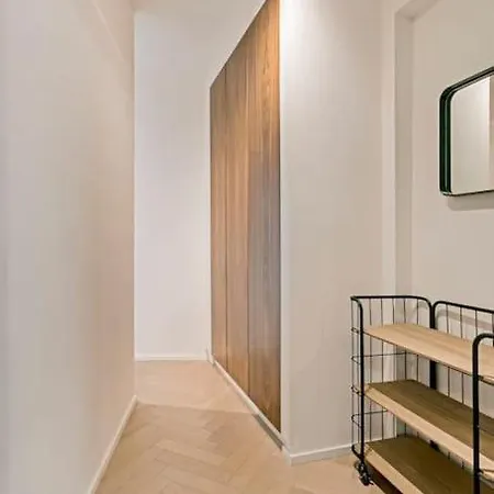 Apartment Luxurious 2-bdr @ Trendy South Area 2