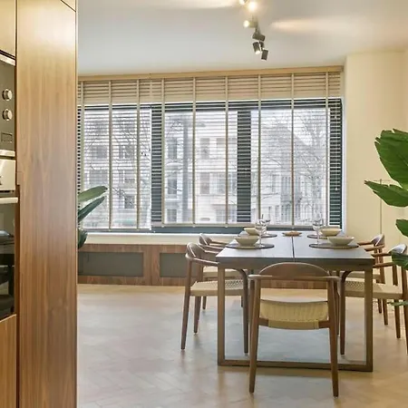 Luxurious 2-bdr @ Trendy South Area 2 *