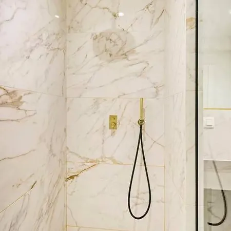 Luxurious 2-bdr @ Trendy South Area 2 Daire